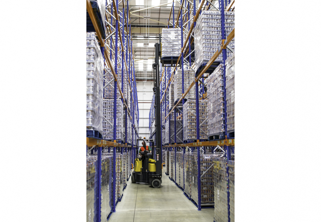 products.forklifts.articulated.gallery-(combilift aisle master)-05