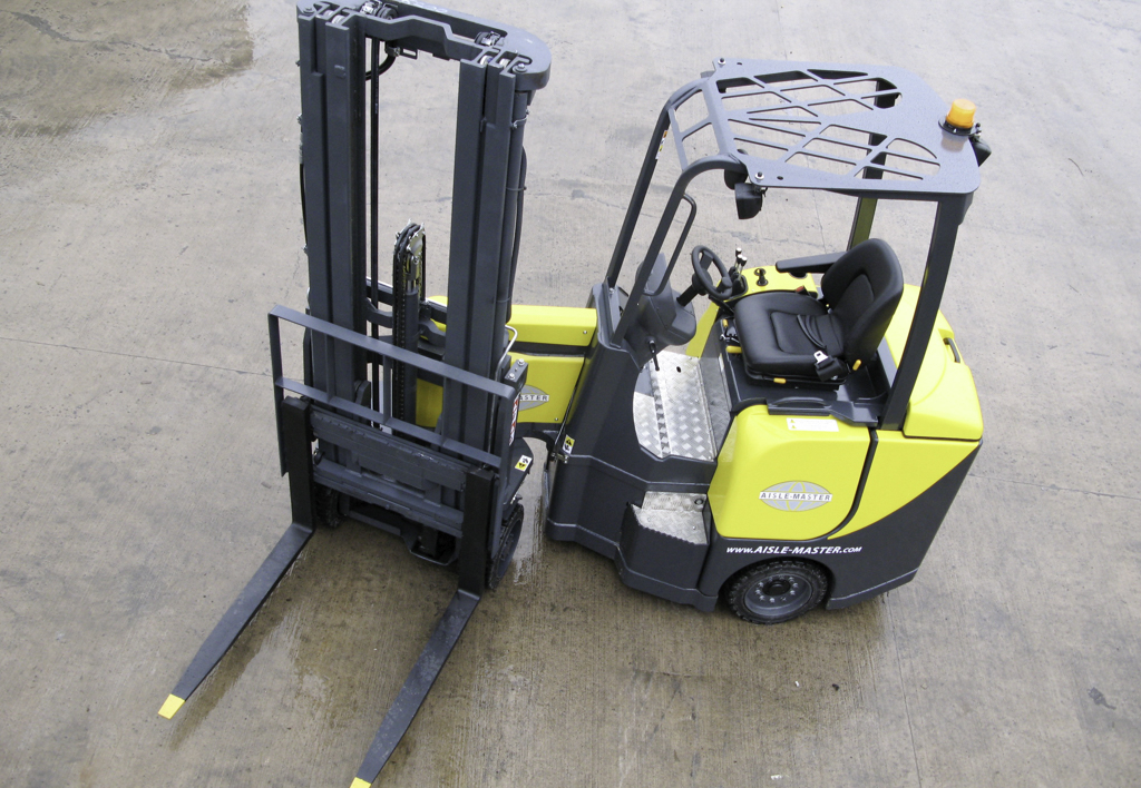 products.forklifts.articulated.gallery-(combilift aisle master)-10