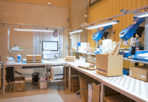 Efektīvs darba vietas iekārtojums: kā uzlabot produktivitāti un darba drošību Efektīvs darba vietas iekārtojums: kā uzlabot produktivitāti un darba drošību