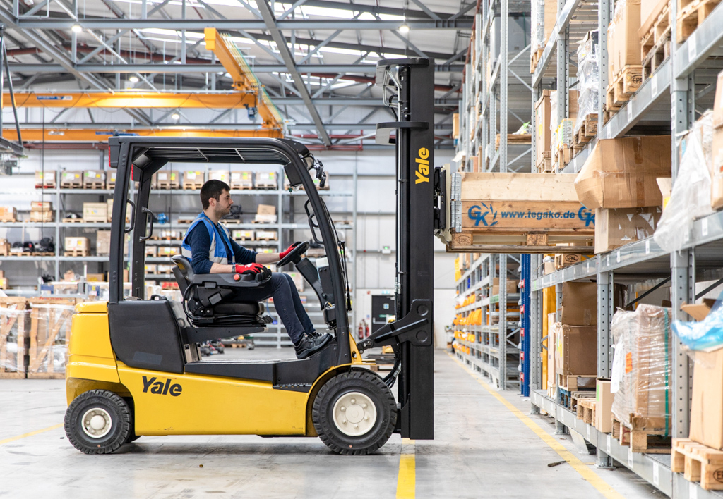 products.forklifts.counterbalanced-(yale, vll)-01