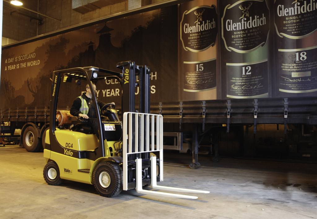 products.forklifts.counterbalanced.gallery-(20, vx, yale)-01