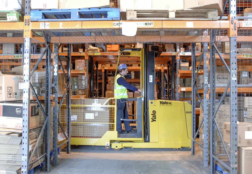 products.forklifts.order-pickers-(yale, mo)-02