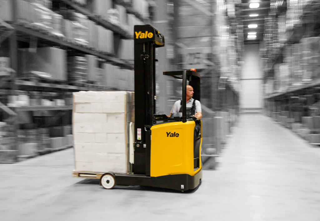 products.forklifts.reach-trucks-(yale, mr)-03