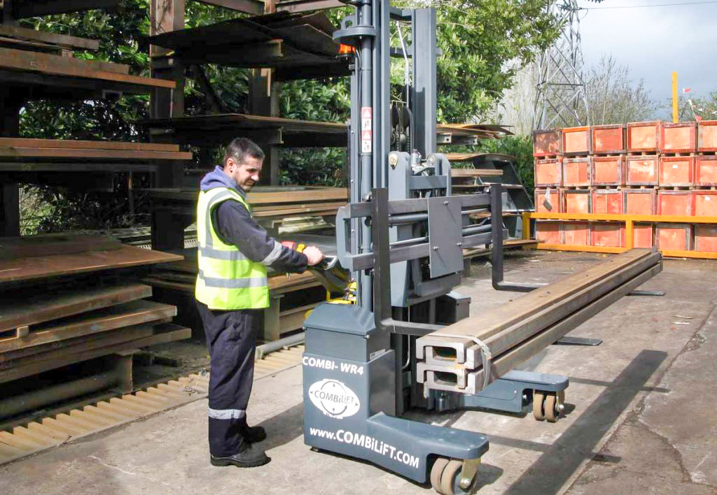 products.forklifts.stackers-(combilift, wr4)-01