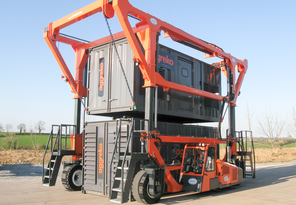 products.forklifts.straddle-carriers-(combilift, straddle carrier)-01