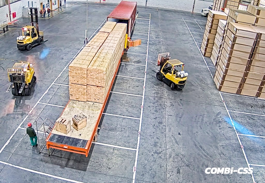 products.loading-platforms.trailer-(combilift, css)-01